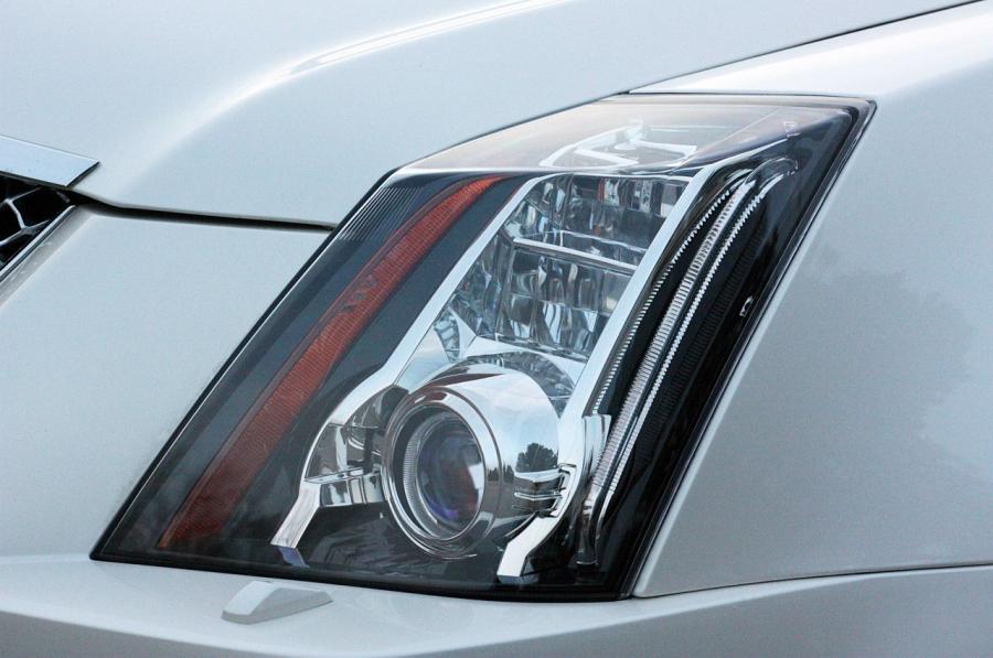  Cadillac CTS-V Sport Wagon 2011 года  (фото 10 из 73)